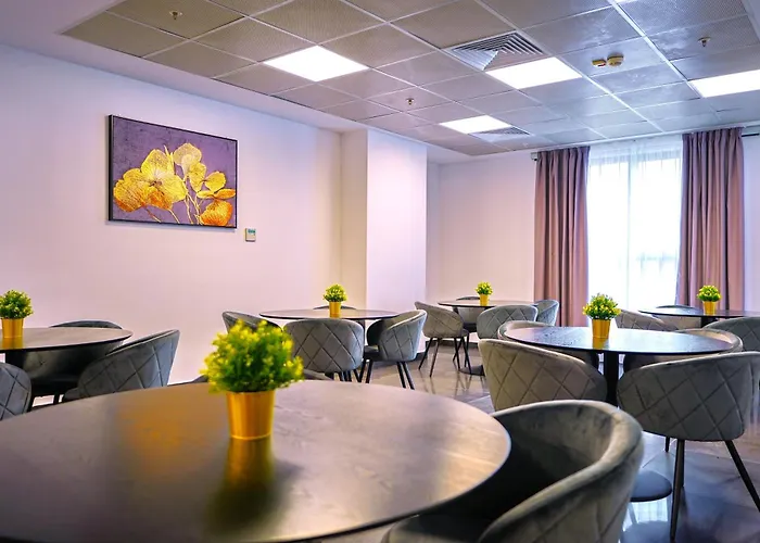 Sir Fundeni מלון