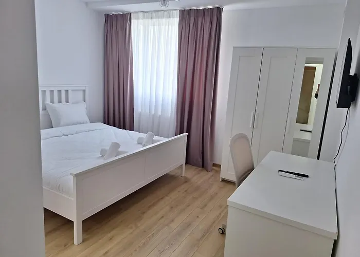 Sir Fundeni מלון